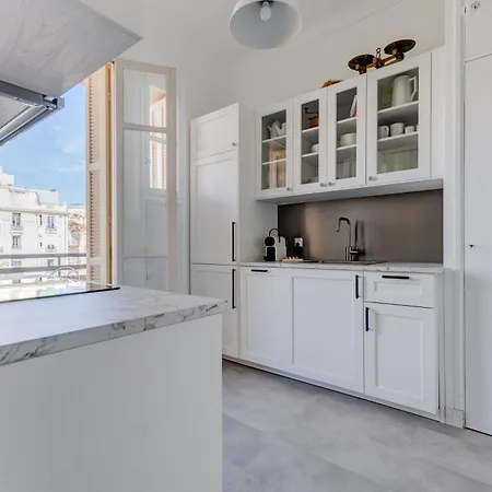 Elegant With Balconies In The Heart Of Hébergement de vacances