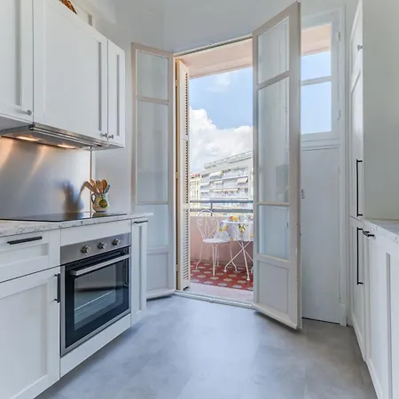 Hébergement de vacances Elegant With Balconies In The Heart Of *