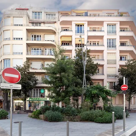 Elegant With Balconies In The Heart Of Tatil Evi Nice