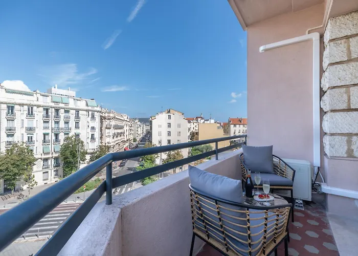 Elegant With Balconies In The Heart Of Prázdninový dům *
